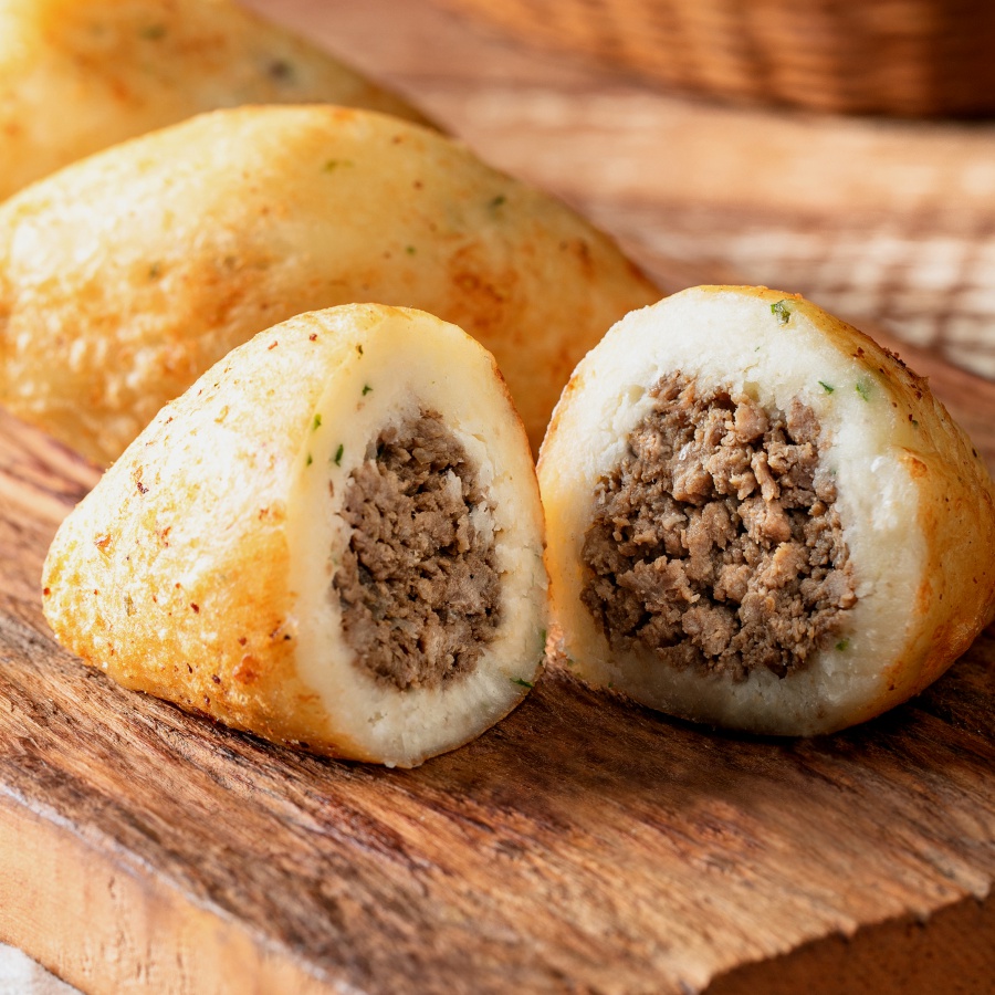 BOLINHO DE AIPIM C/ CARNE